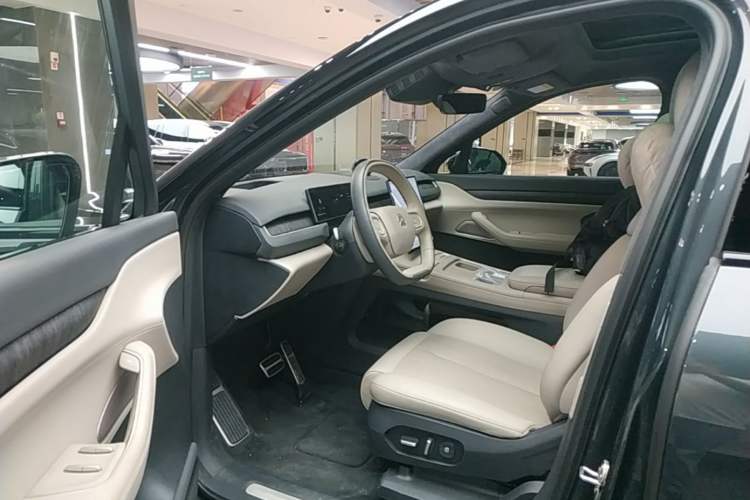 Used Nio ES8 2023 75 kWh Driver Seat