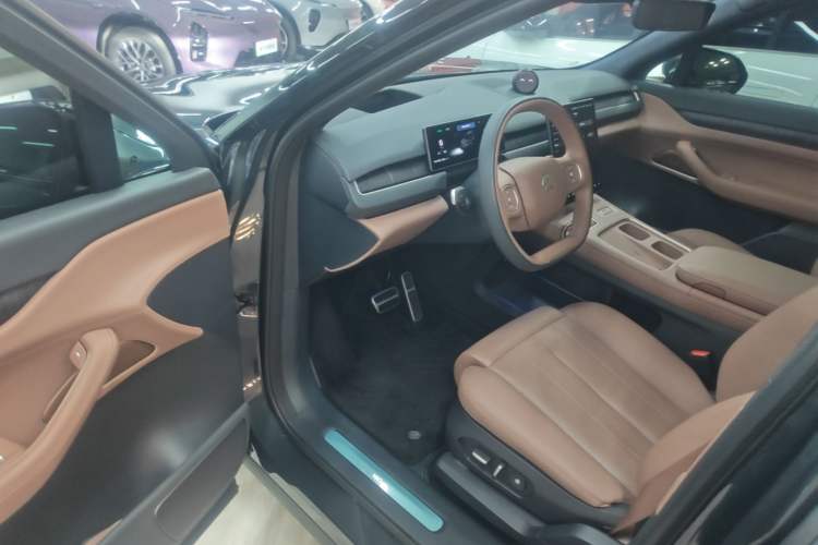 Used Nio ES8 2023 75 kWh Executive Edition Driver Seat