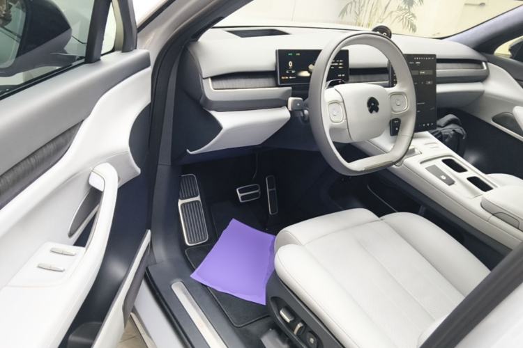 Used Nio ES8 2023 75 kWh Driver Seat
