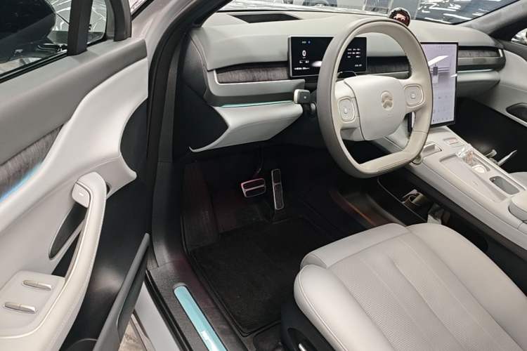 Used Nio ES8 2023 75 kWh Executive Edition Driver Seat