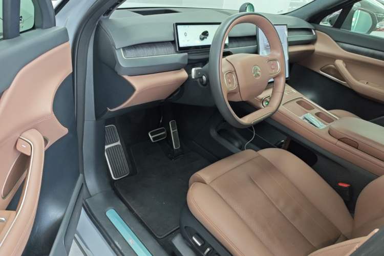 Used Nio ES8 2023 75 kWh Executive Edition Driver Seat