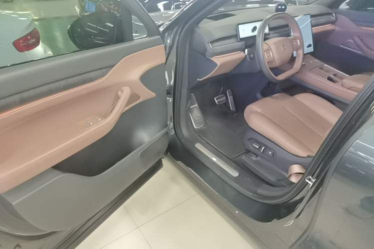 Used Nio ES8 2023 75 kWh Driver Seat