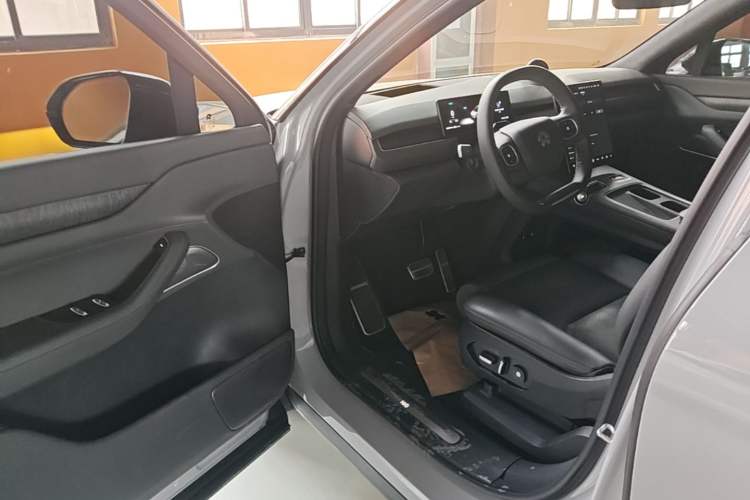 Used Nio ES8 2023 75 kWh Driver Seat