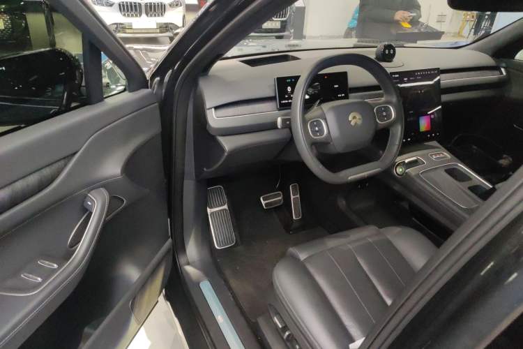Used Nio ES8 2023 75 kWh Driver Seat