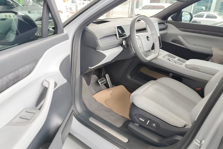 Used Nio ES8 2023 75 kWh Driver Seat