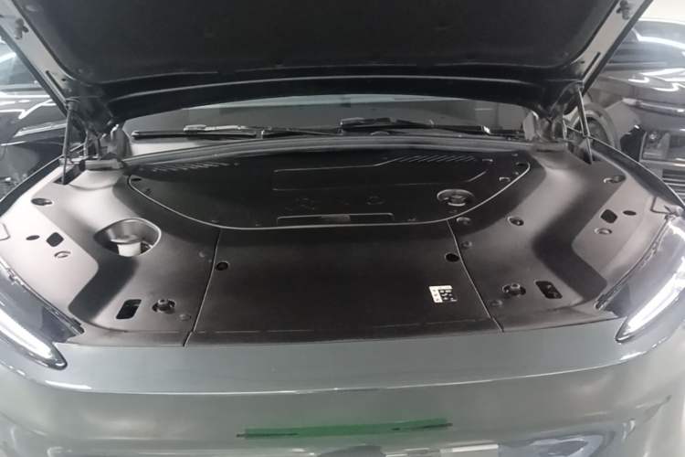 Used Nio ES8 2023 75 kWh Executive Edition Engine Bay