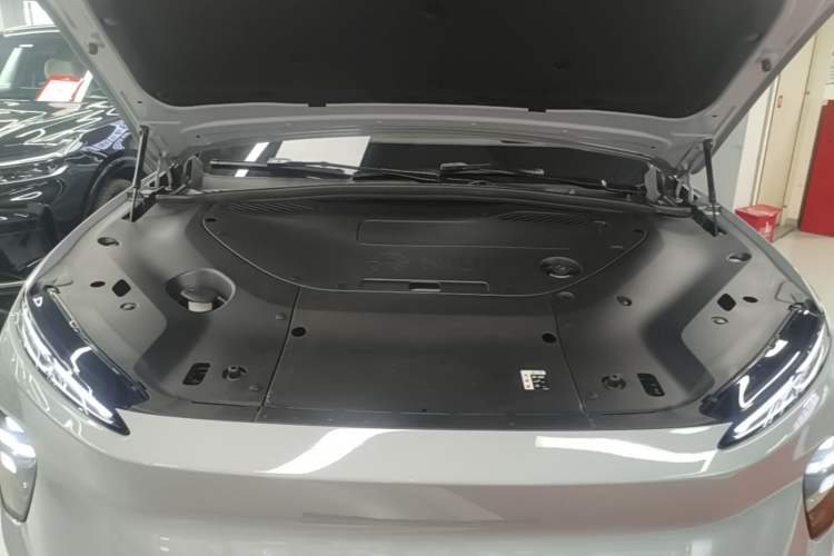 Used Nio ES8 2023 75 kWh Engine Bay