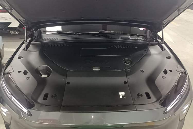 Used Nio ES8 2023 75 kWh Engine Bay