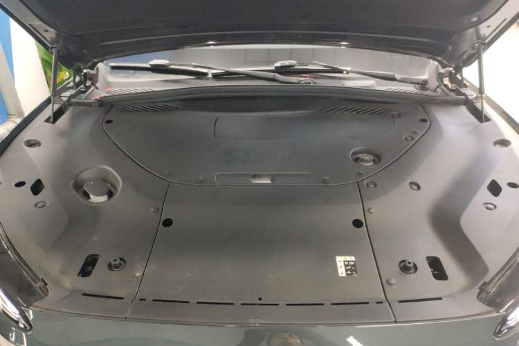 Used Nio ES8 2023 75 kWh Engine Bay