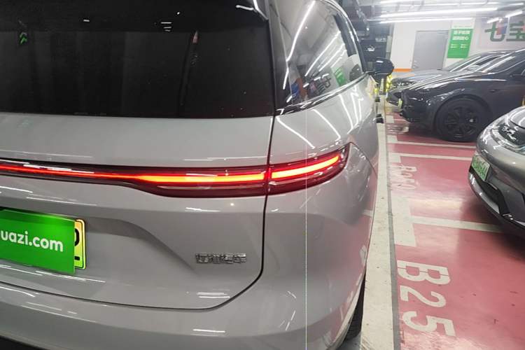 Used Nio ES8 2023 75 kWh Exterior 3