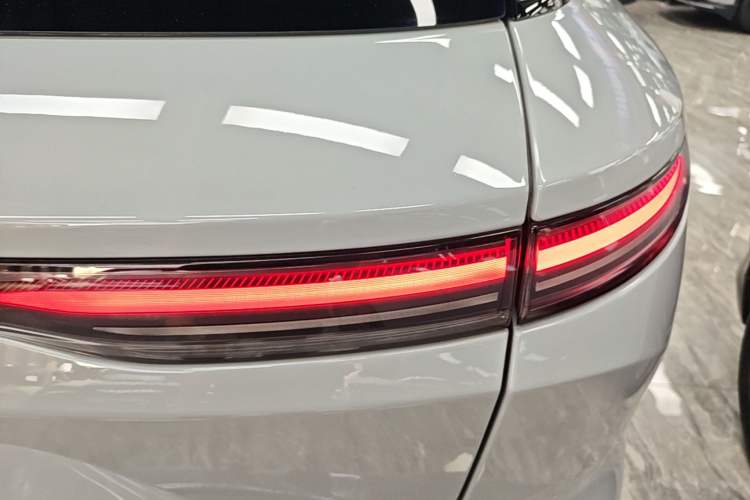 Used Nio ES8 2023 75 kWh Executive Edition Exterior 3