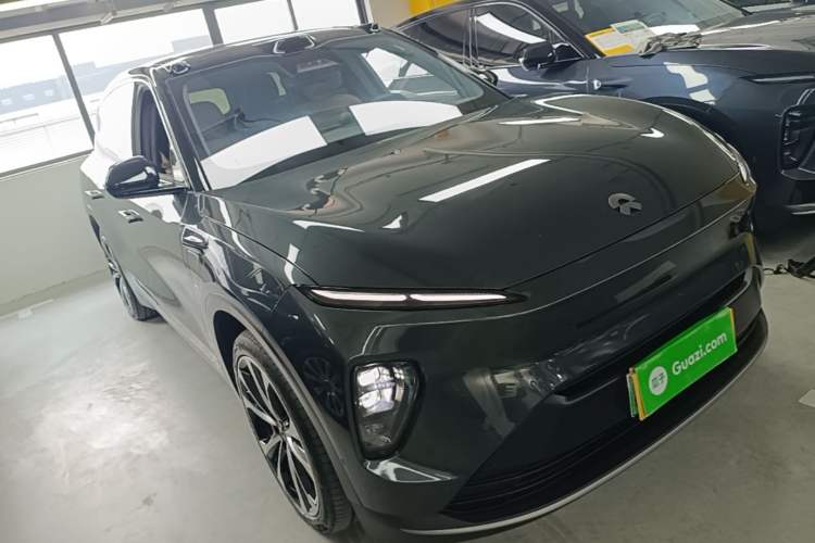 Used Nio ES8 2023 100kWh Signature Edition Front Right 45 Deg