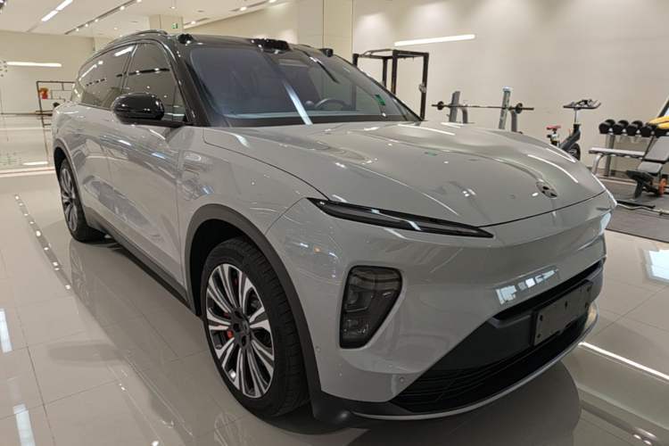 Used Nio ES8 2023 100kWh Executive Edition Front Right 45 Deg
