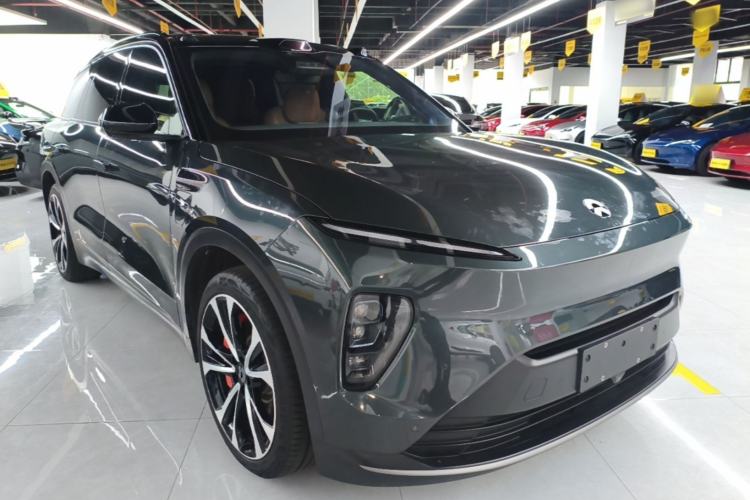 Used Nio ES8 2023 100kWh Signature Edition Front Right 45 Deg
