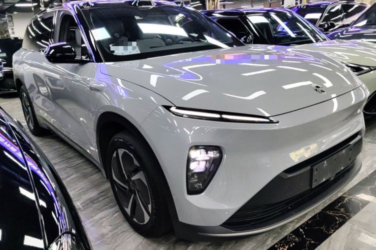 Used Nio ES8 2023 75 kWh Front Right 45 Deg