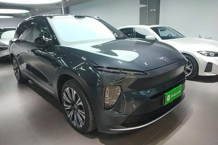 Used Nio ES8 2023 75 kWh Front Right 45 Deg