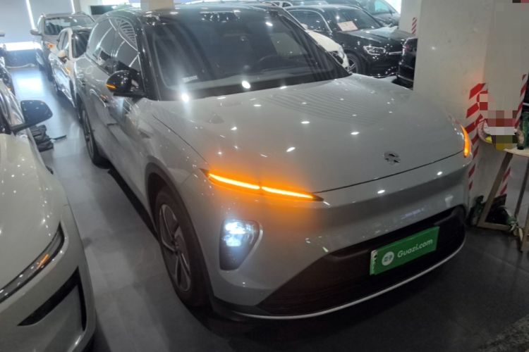 Used Nio ES8 2023 75 kWh Front Right 45 Deg
