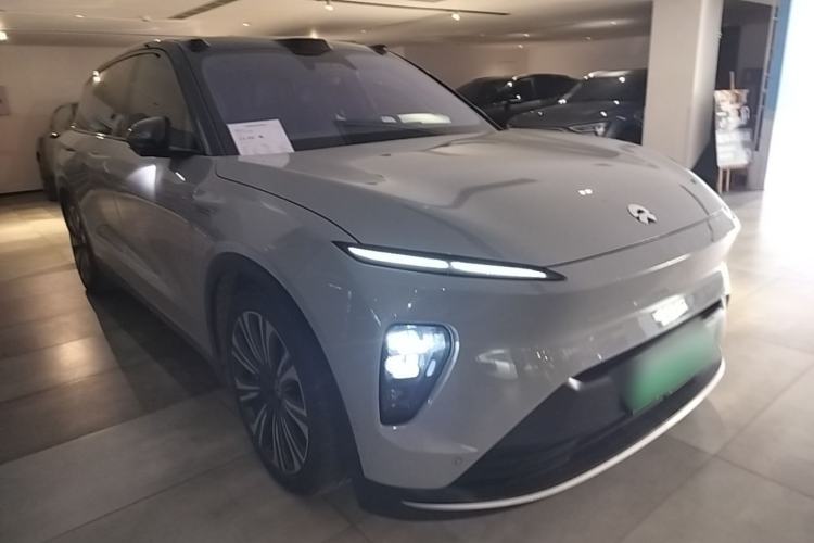 Used Nio ES8 2023 75 kWh Executive Edition Front Right 45 Deg