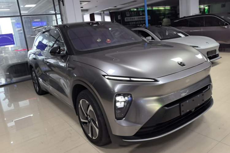 Used Nio ES8 2023 75 kWh Front Right 45 Deg