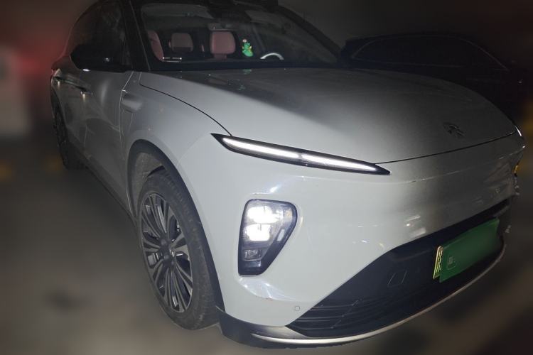 Used Nio ES8 2023 75 kWh Front Right 45 Deg