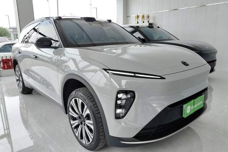 Used Nio ES8 2023 75 kWh Front Right 45 Deg