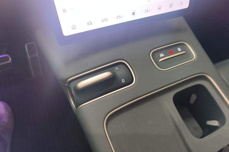 Used Nio ES8 2023 100kWh Signature Edition Gear Lever