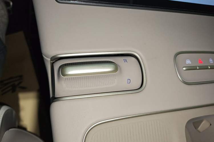 Used Nio ES8 2023 100kWh Executive Edition Gear Lever