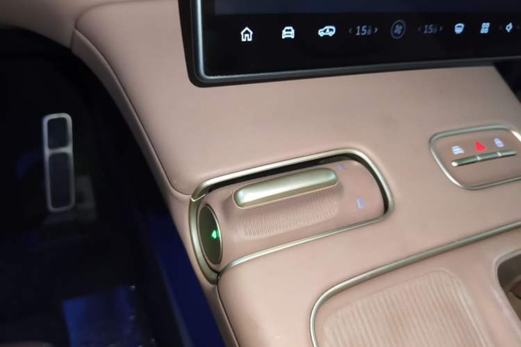 Used Nio ES8 2023 100kWh Signature Edition Gear Lever