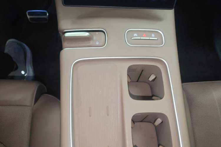 Used Nio ES8 2023 75 kWh Executive Edition Gear Lever