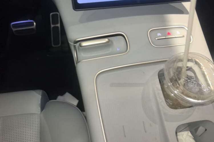 Used Nio ES8 2023 75 kWh Gear Lever
