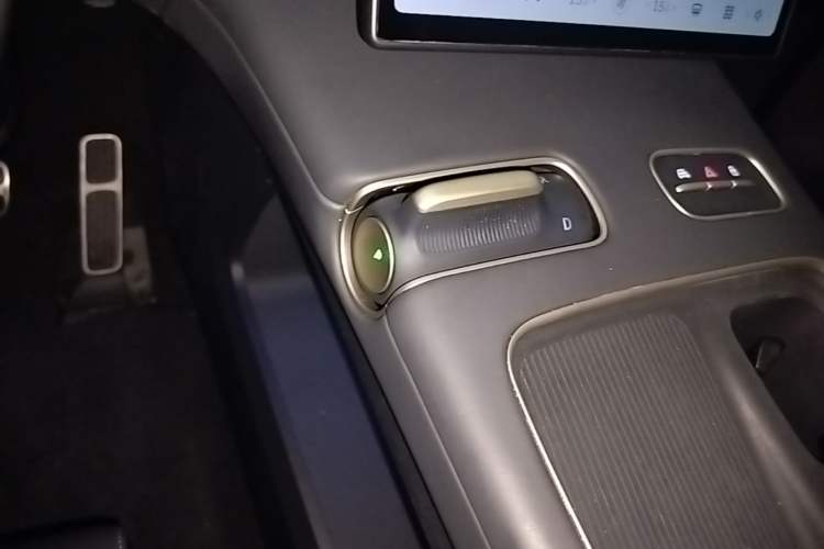 Used Nio ES8 2023 75 kWh Executive Edition Gear Lever