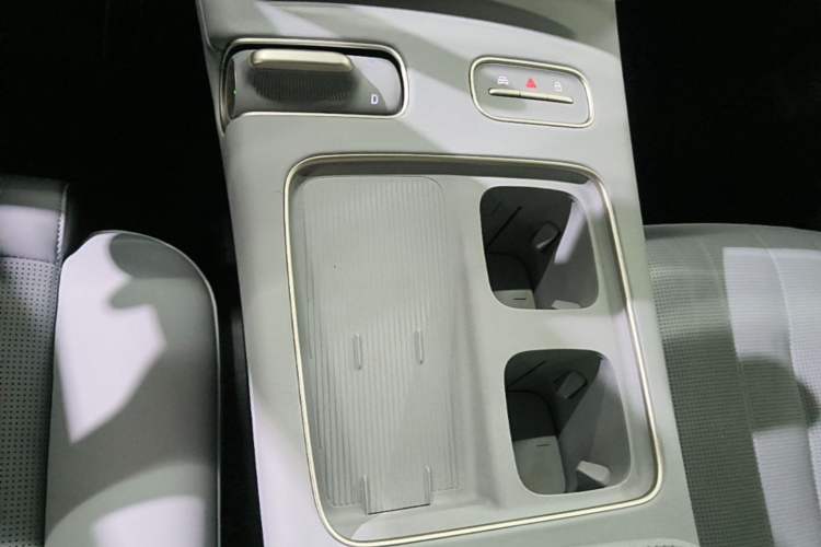 Used Nio ES8 2023 75 kWh Gear Lever