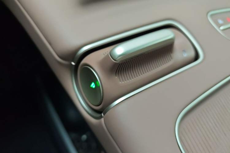 Used Nio ES8 2023 75 kWh Executive Edition Gear Lever