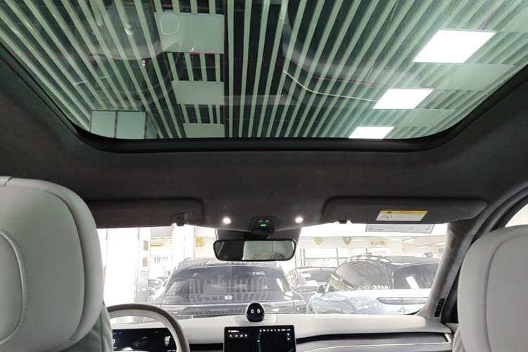 Used Nio ES8 2023 75 kWh Headliner