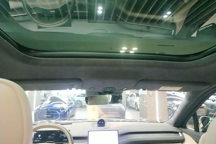 Used Nio ES8 2023 75 kWh Headliner