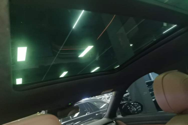 Used Nio ES8 2023 75 kWh Headliner