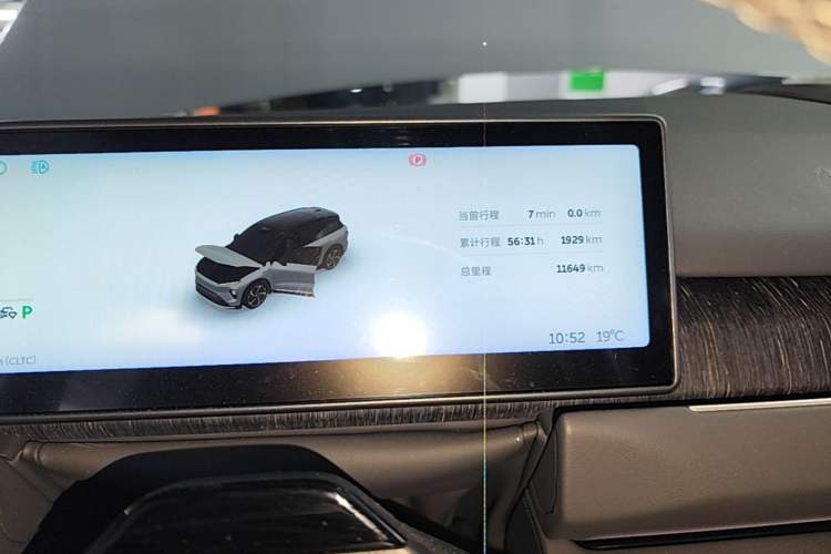 Used Nio ES8 2023 75 kWh Instrument Cluster
