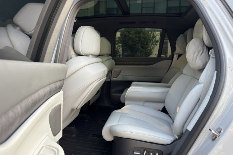 Used Nio ES8 2023 75 kWh Interior 1