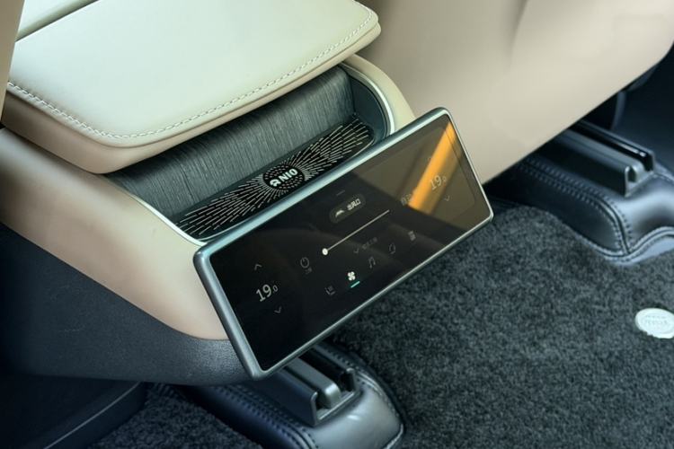 Used Nio ES8 2023 75 kWh Executive Edition Interior 11