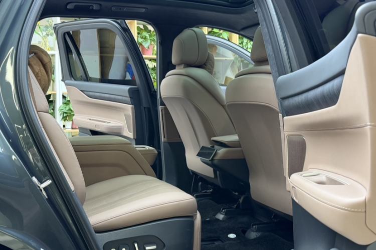 Used Nio ES8 2023 75 kWh Executive Edition Interior 3
