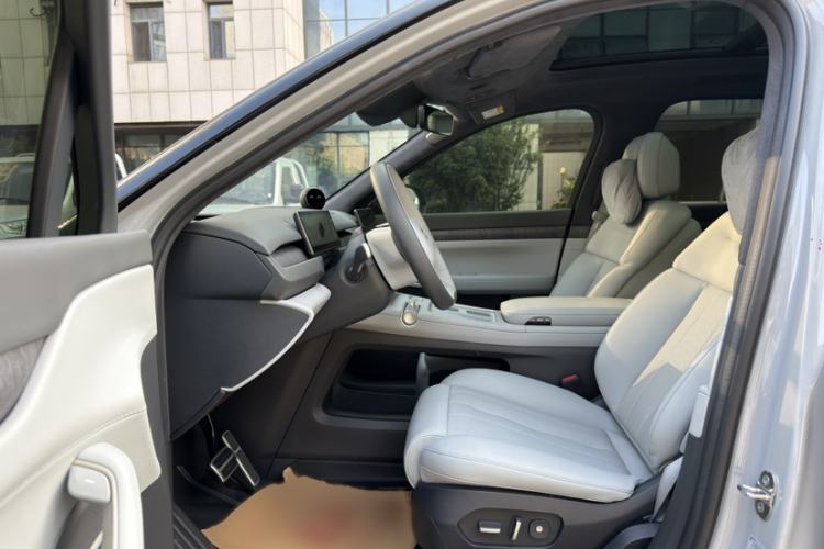 Used Nio ES8 2023 75 kWh Interior 3