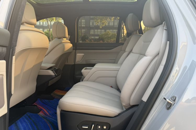 Used Nio ES8 2023 75 kWh Executive Edition Interior 3