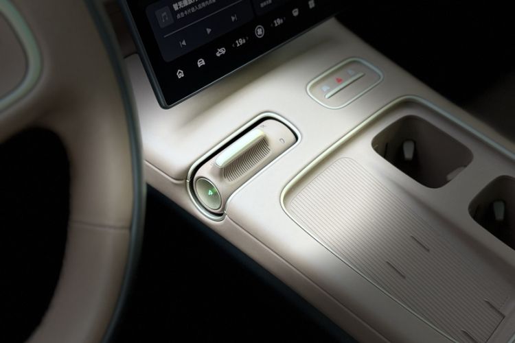 Used Nio ES8 2023 75 kWh Executive Edition Interior 4