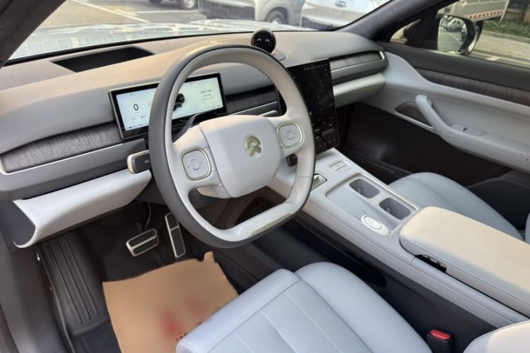 Used Nio ES8 2023 75 kWh Interior 4