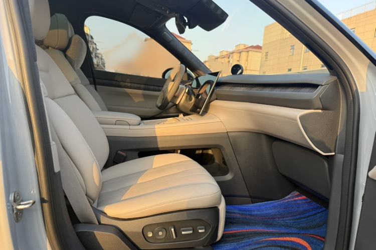 Used Nio ES8 2023 75 kWh Executive Edition Interior 4