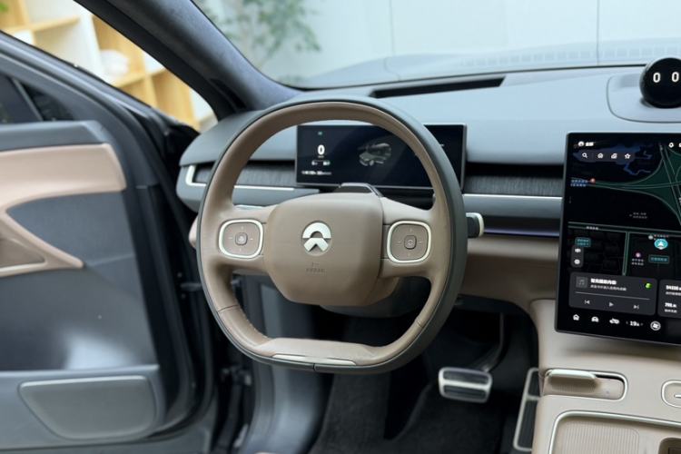 Used Nio ES8 2023 75 kWh Executive Edition Interior 5