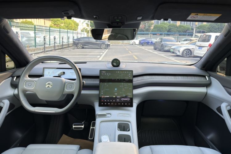 Used Nio ES8 2023 75 kWh Interior 5