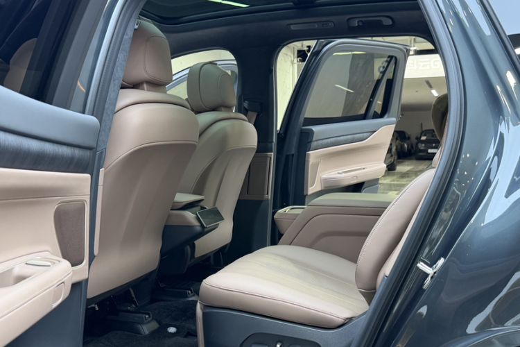 Used Nio ES8 2023 75 kWh Executive Edition Interior 6