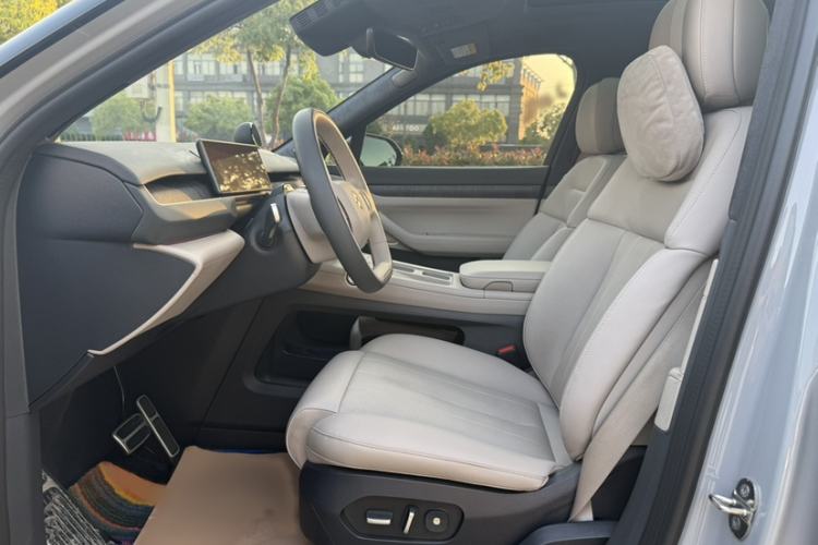 Used Nio ES8 2023 75 kWh Executive Edition Interior 6