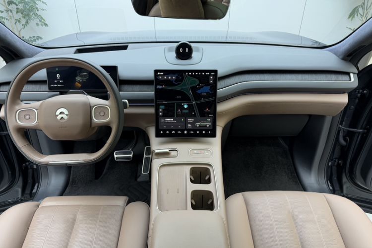 Used Nio ES8 2023 75 kWh Executive Edition Interior 7